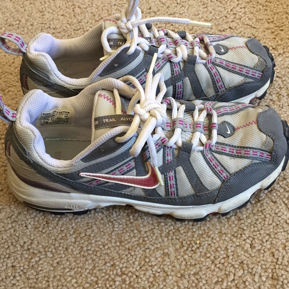 Women’s used Nike Alvord running shoes, size 8